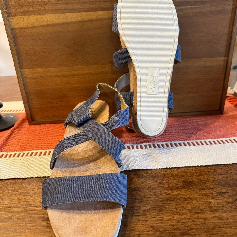 Life Stride Women's Sincere Wedge Sandal, Dark Denim, 11 Wide - Picture 4 of 4